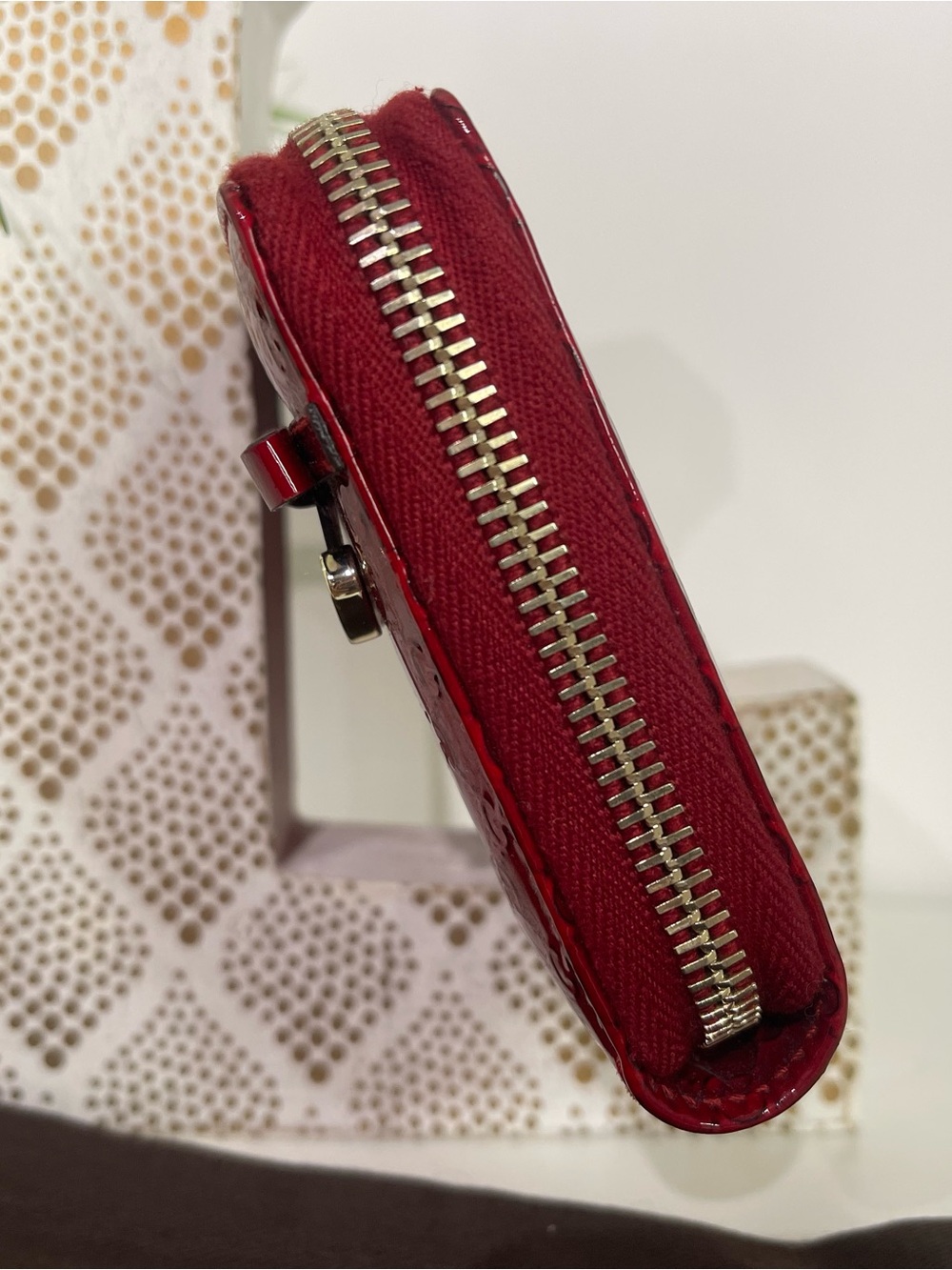 Gucci Red Patent Leather Wallet with Gold Heart Charm - Picture 4 of 6